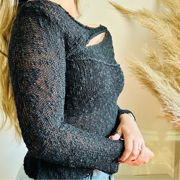 VINTAGE GABRIEL S Y2K Asymmetrical Cutout Loose Hand Knit Pullover Sweater Top M - Picture 11 of 11